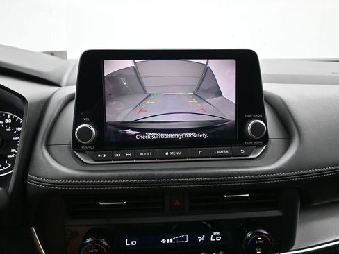 Certified 2024 Nissan Rogue SV FWD image 16