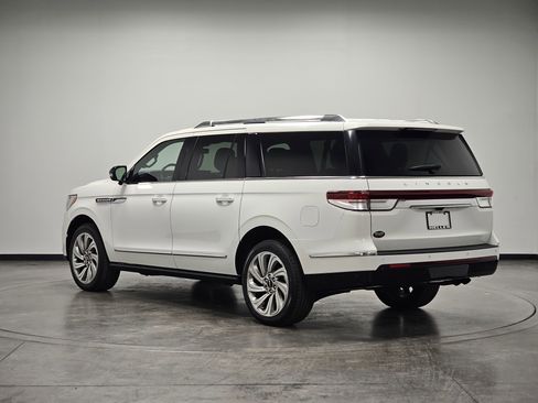 Used 2023 Lincoln Navigator L Reserve image 6