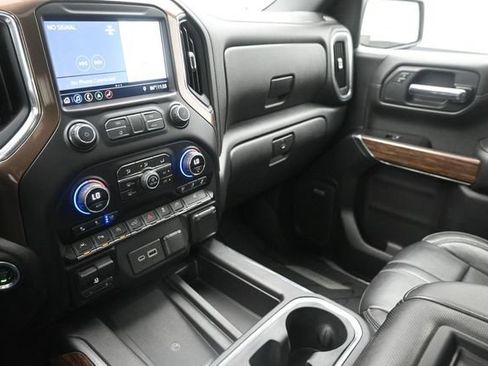 Used 2019 Chevrolet Silverado 1500 High Country w/ High Country Premium Package AWD/4WD image 30