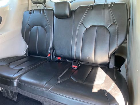 Used 2020 Chrysler Voyager Lxi FWD image 11
