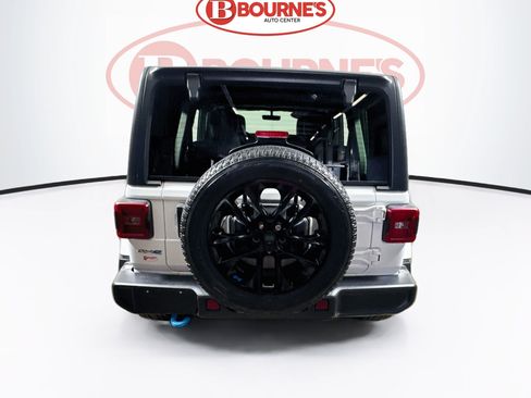 Used 2022 Jeep Wrangler Unlimited Sahara w/ Cold Weather Group AWD/4WD image 9