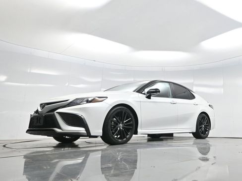 Used 2022 Toyota Camry XSE w/ Navigation Package image 69