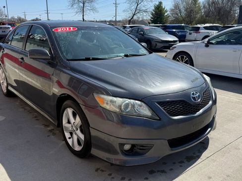 Used 2011 Toyota Camry SE w/ SE Extra-Value Pkg #1 image 2