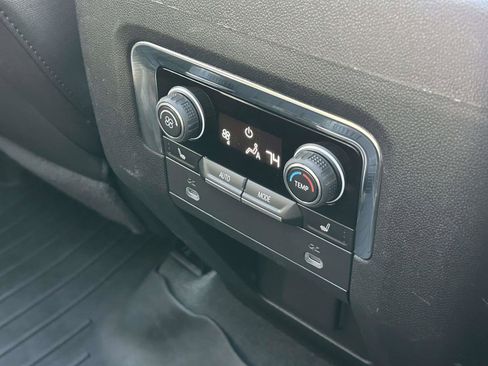 Used 2022 Chevrolet Suburban Z71 w/ Luxury Package image 16