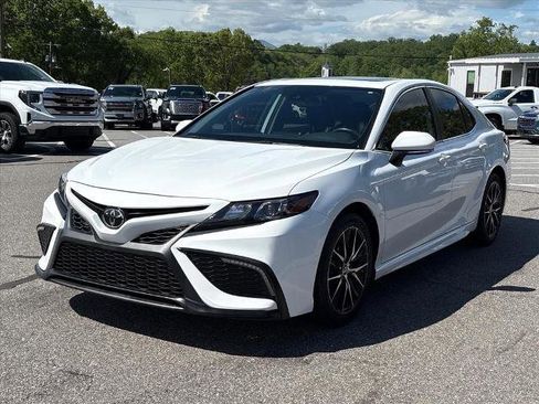 Used 2024 Toyota Camry SE w/ Convenience Package FWD image 4