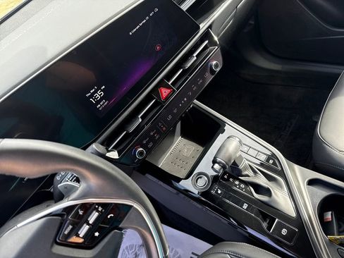 Used 2023 Kia Niro EX FWD image 13