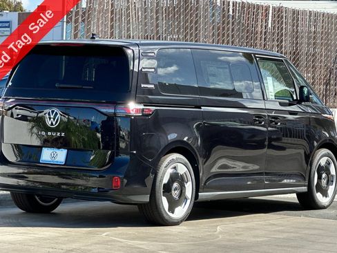 New 2025 Volkswagen ID. Buzz Pro S RWD image 5