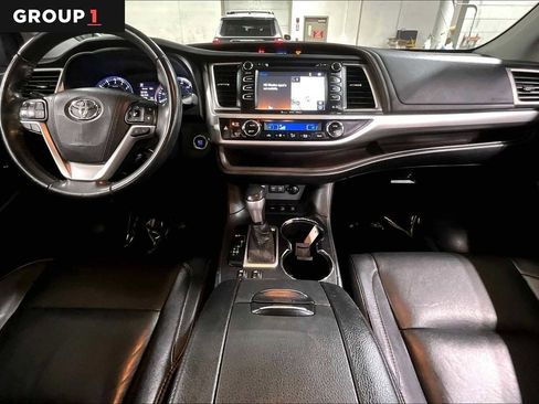 Used 2018 Toyota Highlander XLE image 15