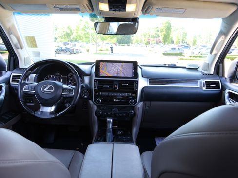 Used 2023 Lexus GX 460 Premium w/ Accessory Package AWD/4WD image 30