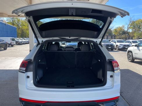 Used 2025 Volkswagen Atlas Cross Sport SE image 31