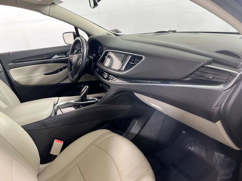 Used 2019 Buick Enclave Essence image 31