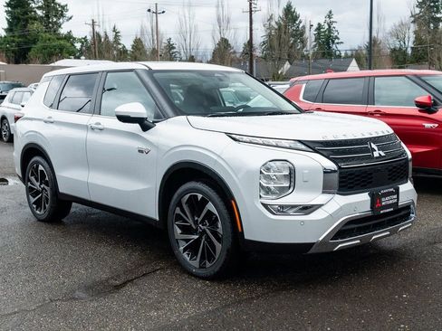 New 2025 Mitsubishi Outlander SE image 1