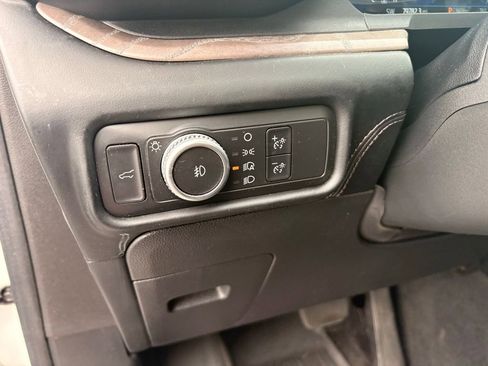 Used 2022 Ford Explorer Platinum w/ Equipment Group 601A AWD/4WD image 18
