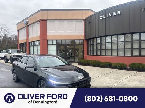 Used 2025 Hyundai Elantra SEL image 1