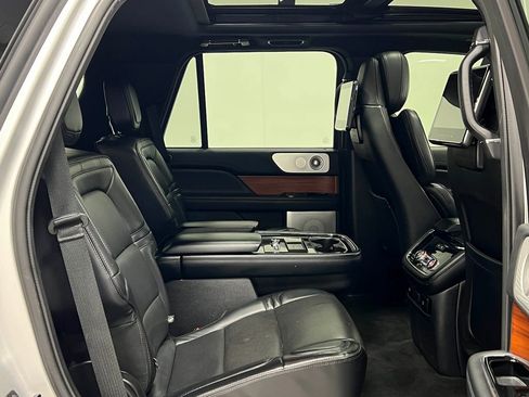 Used 2019 Lincoln Navigator Reserve w/ Cargo Package AWD/4WD image 35