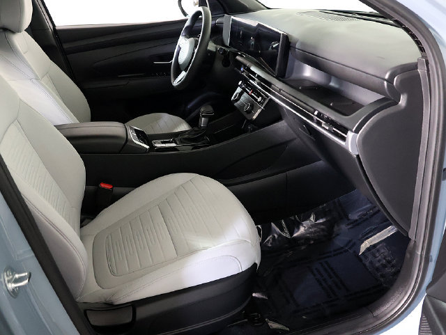 Used 2025 Hyundai Santa Cruz SE AWD/4WD image 31