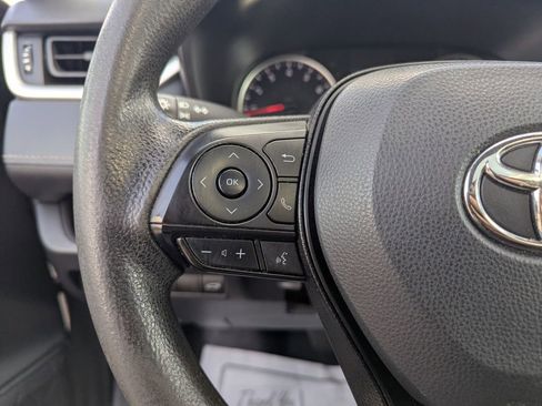 Used 2022 Toyota RAV4 XLE w/ Convenience Package image 28