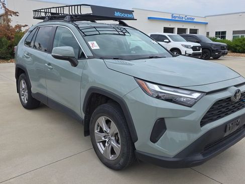 Used 2022 Toyota RAV4 XLE AWD/4WD image 7