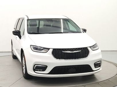 Used 2024 Chrysler Pacifica Touring-L