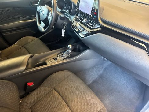 Used 2019 Toyota C-HR LE FWD image 19