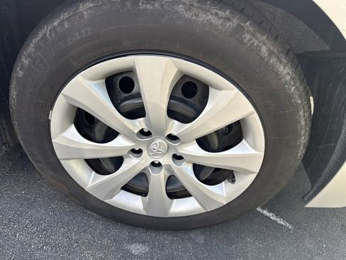 Used 2025 Toyota Corolla LE w/ Convenience Package FWD image 10