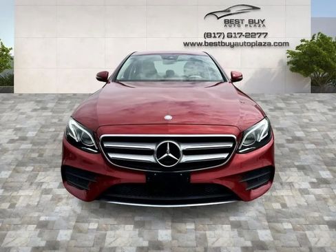 Used 2017 Mercedes-Benz E 300 4MATIC image 2