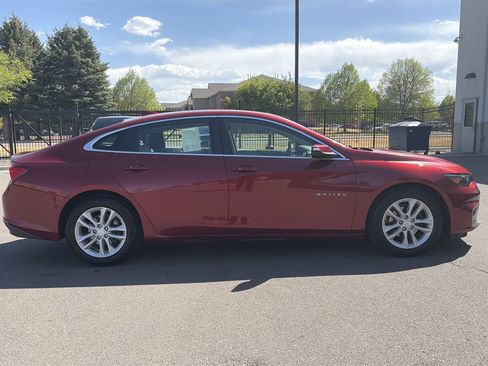 Used 2017 Chevrolet Malibu LT w/ Driver Confidence Package image 4