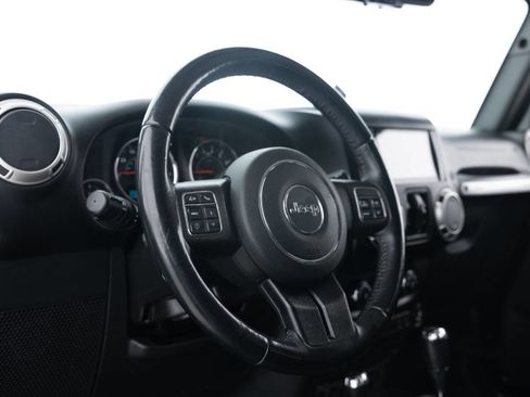 Used 2017 Jeep Wrangler Unlimited Sahara w/ Connectivity Group AWD/4WD image 23