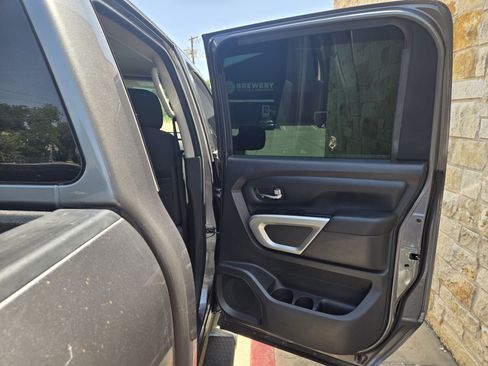 Used 2017 Nissan Titan SV AWD/4WD image 10