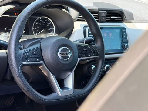 Used 2022 Nissan Versa SV image 30