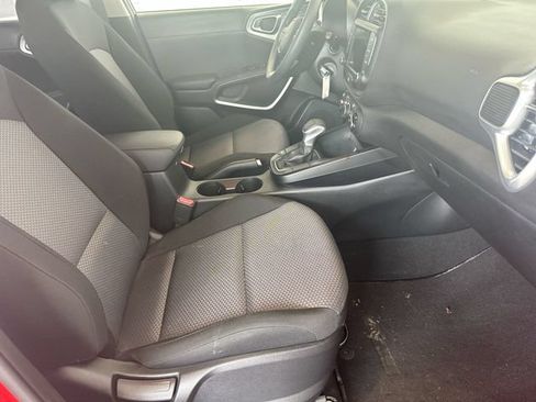 Certified 2025 Kia Soul LX w/ LX Technology Package FWD image 26