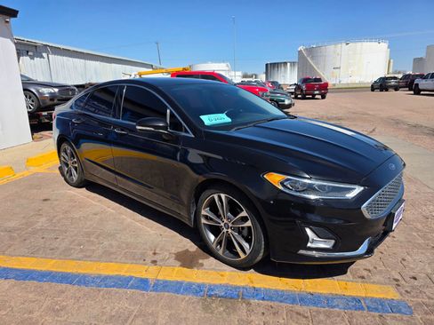 Used 2019 Ford Fusion Titanium AWD/4WD image 3
