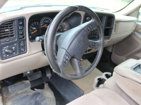 Used 2006 Chevrolet Silverado 2500 LT w/ Heavy-Duty Power Package AWD/4WD image 13