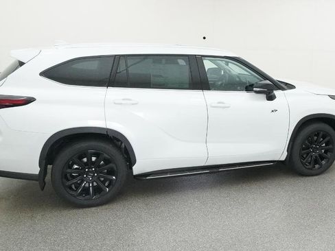 New 2026 Toyota Highlander AWD image 10