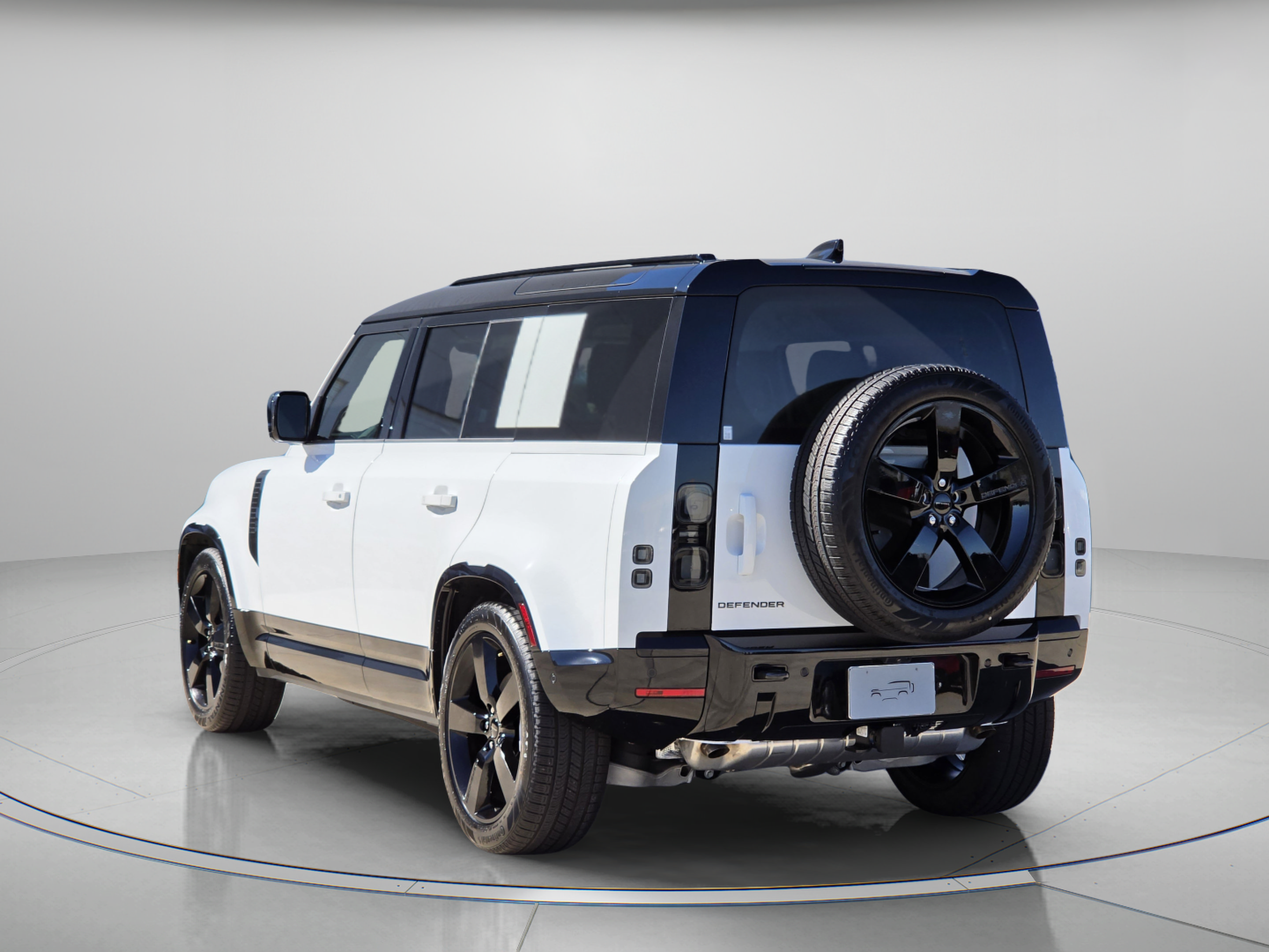 New 2026 Land Rover Defender 110 X-Dynamic SE AWD/4WD image 3
