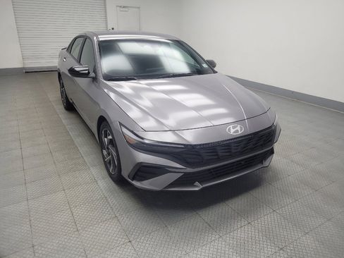 Used 2025 Hyundai Elantra Sport FWD image 13