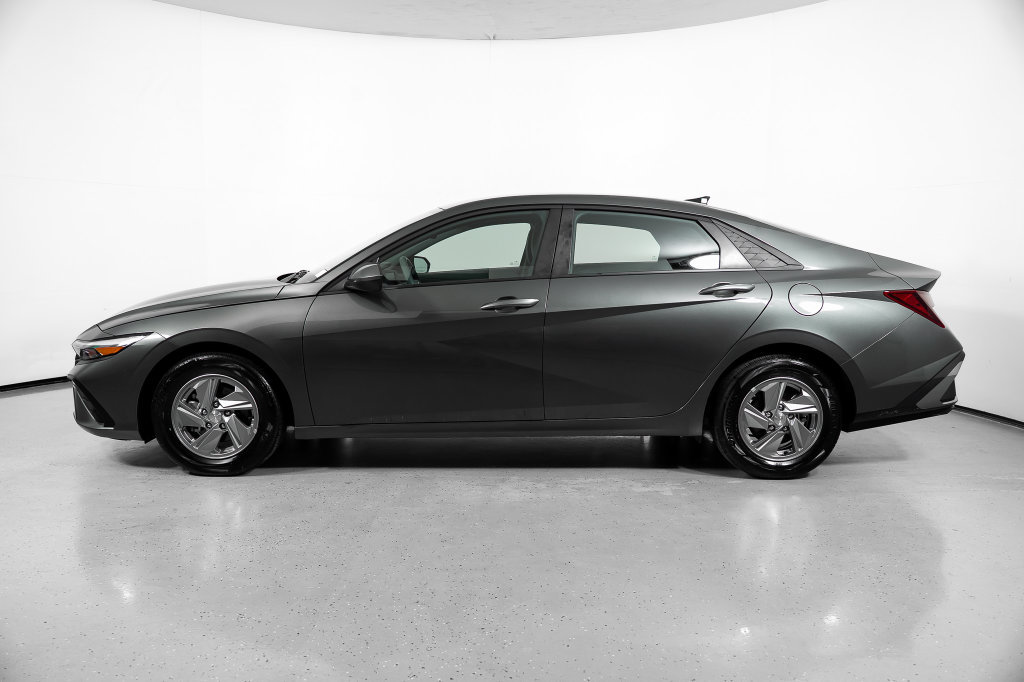 Certified 2026 Hyundai Elantra SE FWD image 13