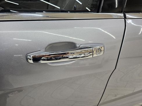 Used 2015 Jeep Grand Cherokee Overland image 12