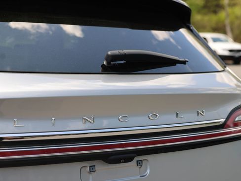 Used 2023 Lincoln Nautilus Reserve AWD/4WD image 32