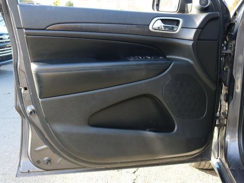 Used 2018 Jeep Grand Cherokee Altitude image 11