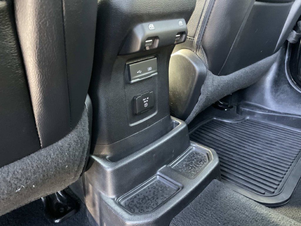Used 2018 Jeep Wrangler Unlimited Sahara AWD/4WD image 10