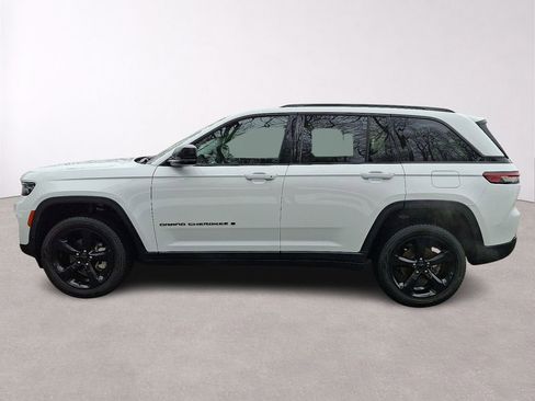 Used 2023 Jeep Grand Cherokee Limited w/ Black Appearance Package image 4