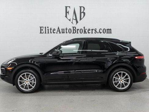 Used 2023 Porsche Cayenne AWD/4WD image 2