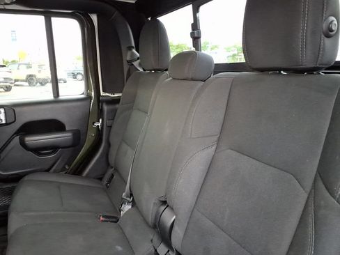 Used 2022 Jeep Gladiator Sport AWD/4WD image 9