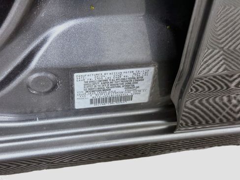 Used 2024 Nissan Versa SR FWD image 12