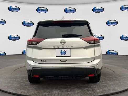 Used 2025 Nissan Rogue SV FWD image 4