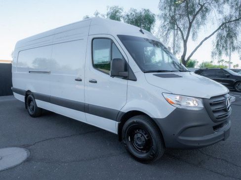 Used 2026 Mercedes-Benz Sprinter 2500 image 4