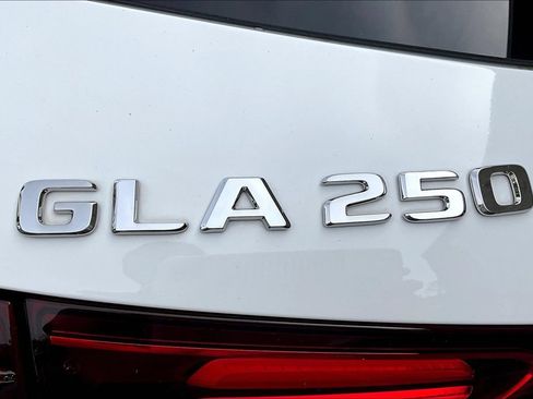 Certified 2025 Mercedes-Benz GLA 250 4MATIC image 33
