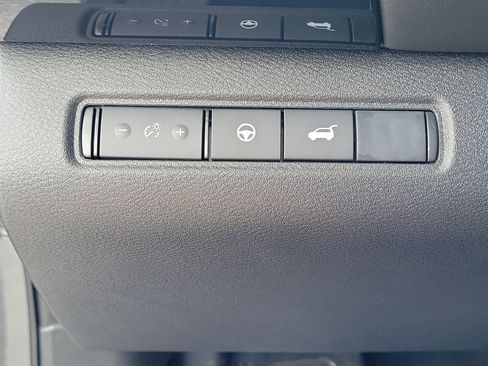 Certified 2025 Nissan Pathfinder SV w/ SV Premium Package FWD image 25