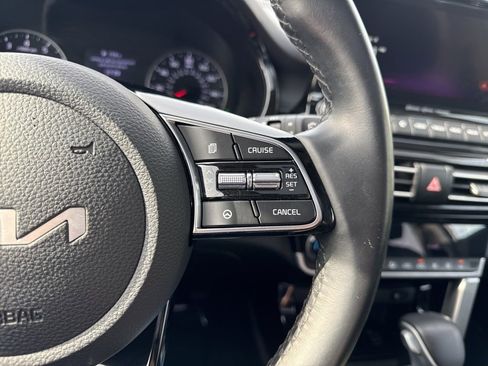 Used 2023 Kia Seltos EX image 18